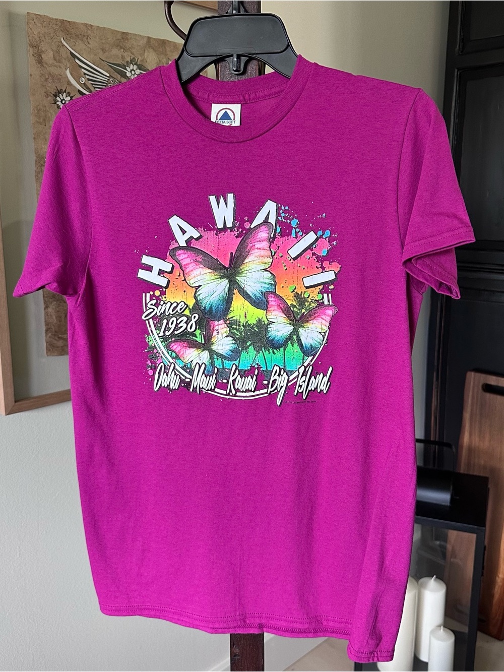 Hawaii Butterfly Graphic Tee - Magenta Pink